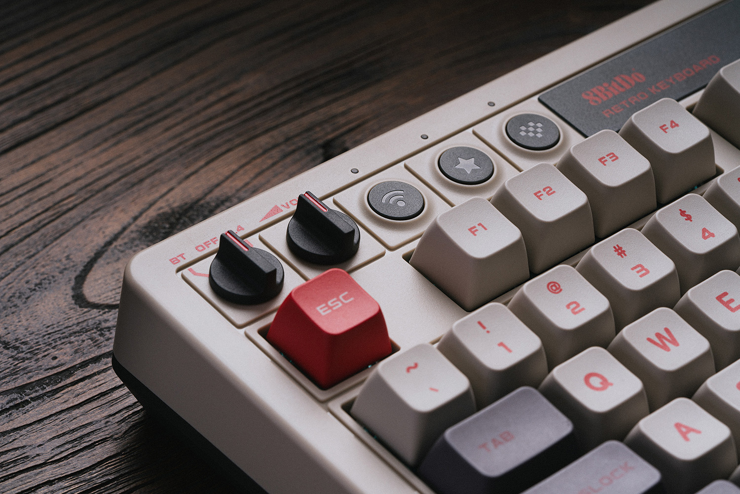 Teclado mecánico retro 8Bitdo, - Pc Gaming Gigabyte reseña y precio